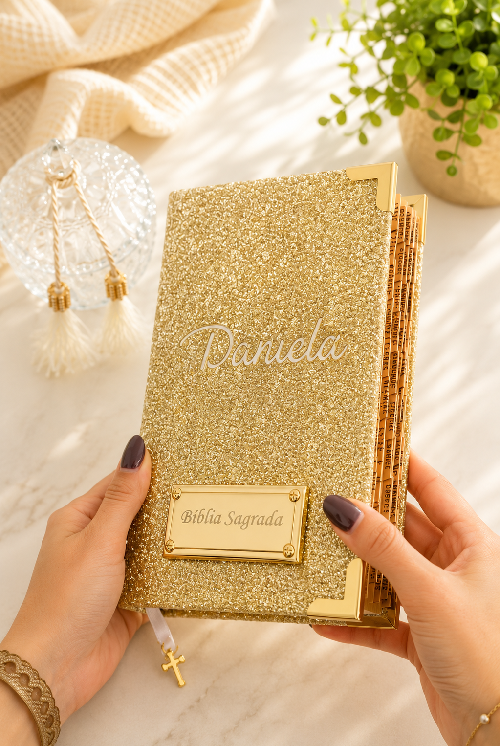 Combo Bíblia Glitter Dourado com Nome — imagem ilustrativa