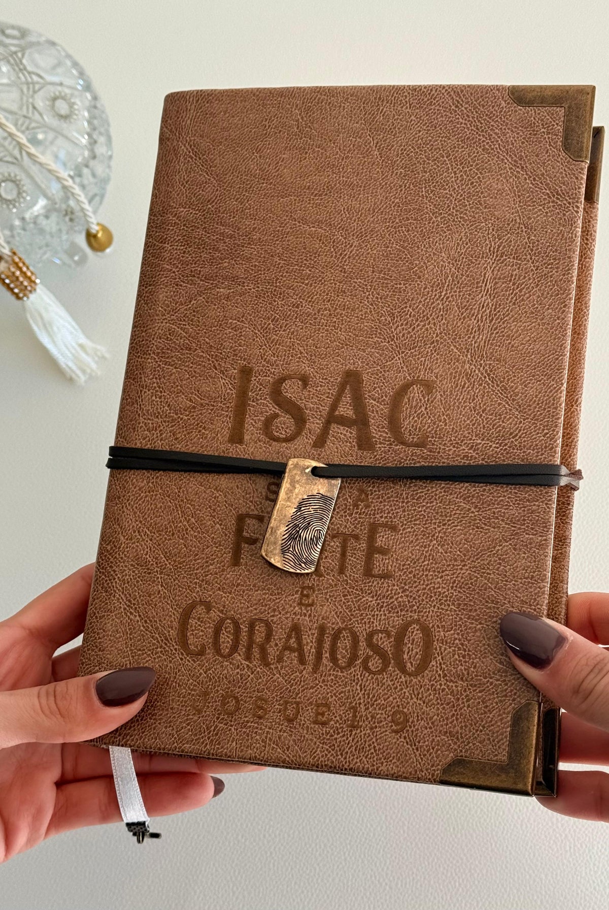 Bíblia Courino Marrom Envelhecido Josué 1:9 com Nome