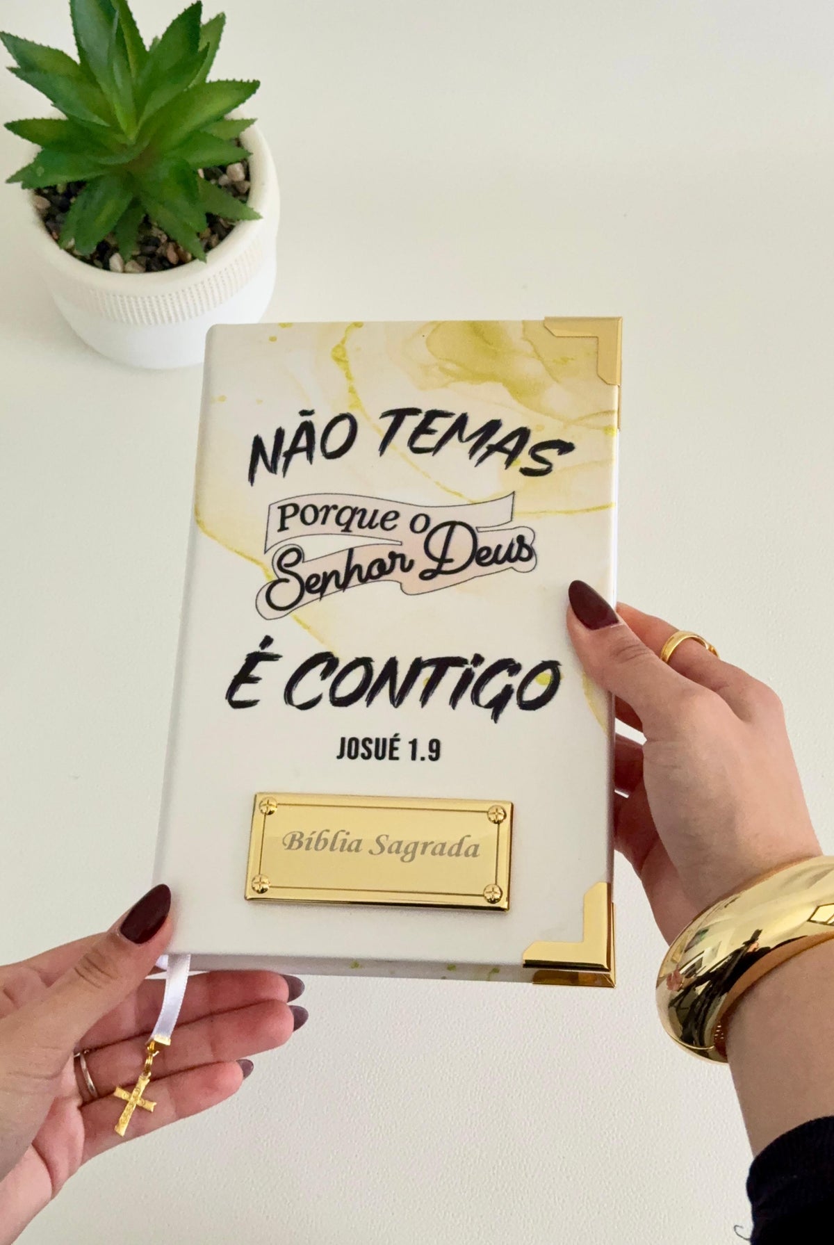 Bíblia Cetim Josué 1:9 (Média NVI) — foto 2
