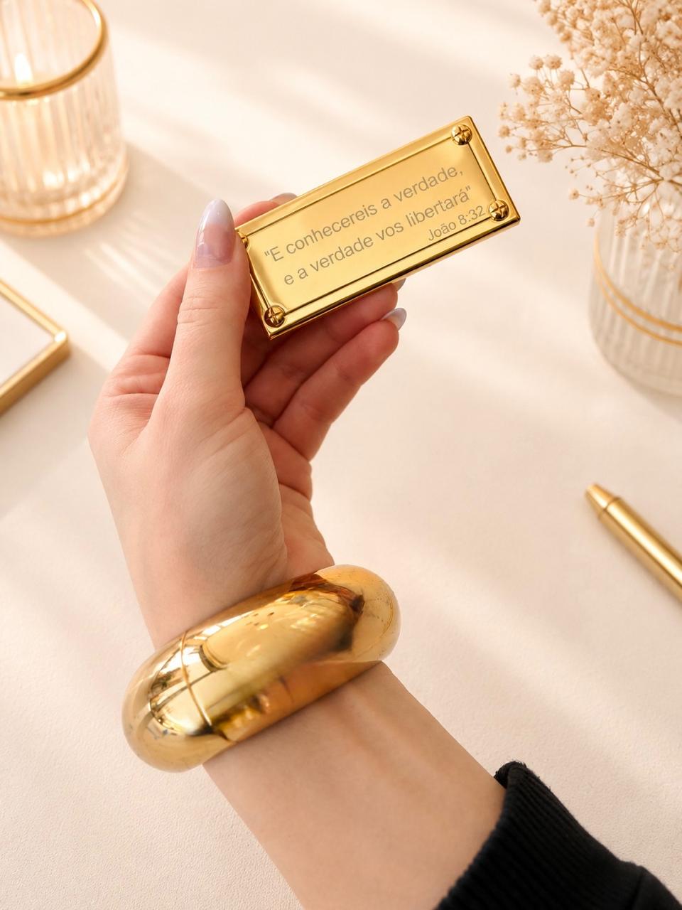 Placa Dourada Personalizada para Bíblia — foto 2