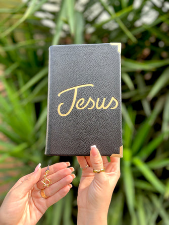 BLACK FRIDAY 44 - Bíblia Média Couro Legítimo Preto com Jesus vazado