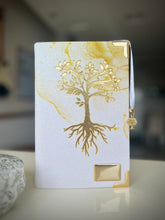 Kit Bíblia Árvore da Vida Glitter Branco com Dourado + Placa + Índice