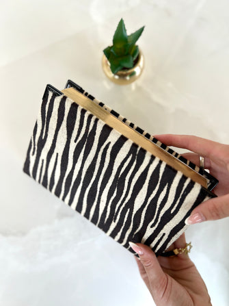 *24*  Bíblia média Couro Legítimo Animal Print Zebra + Placa Grande - PRONTA ENTREGA