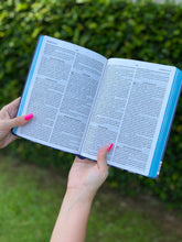 Bíblia Linha Basic - Leão Blue Ampliada + Abas para índice bíblico